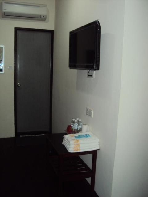 Oyo 728 Tai Pan Hotel Kuching Room photo